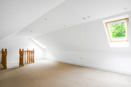 5 bedroom Semi-detached house to let in South Road, Bisley, GU24