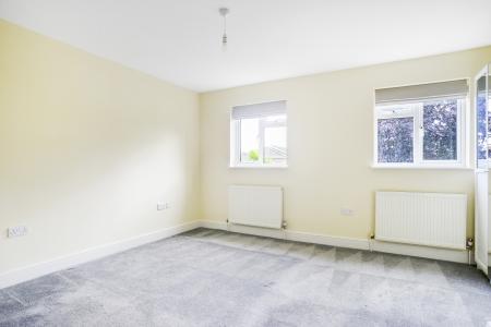 5 bedroom Semi-detached house to let in South Road, Bisley, GU24