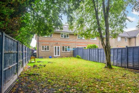 5 bedroom Semi-detached house to let in South Road, Bisley, GU24