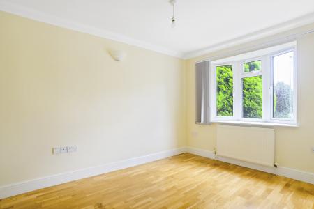 5 bedroom Semi-detached house to let in South Road, Bisley, GU24