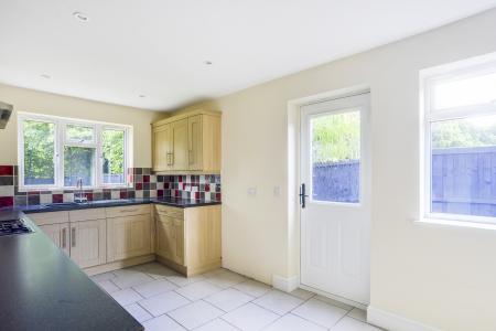 5 bedroom Semi-detached house to let in South Road, Bisley, GU24
