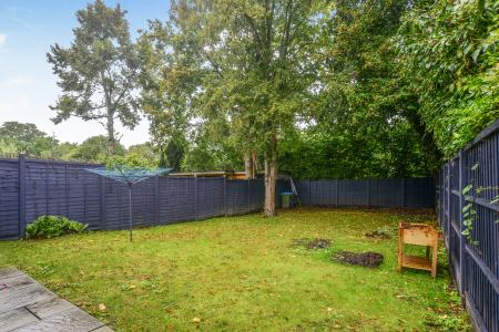 5 bedroom Semi-detached house to let in South Road, Bisley, GU24