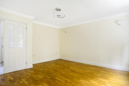 5 bedroom Semi-detached house to let in South Road, Bisley, GU24