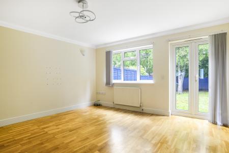 5 bedroom Semi-detached house to let in South Road, Bisley, GU24