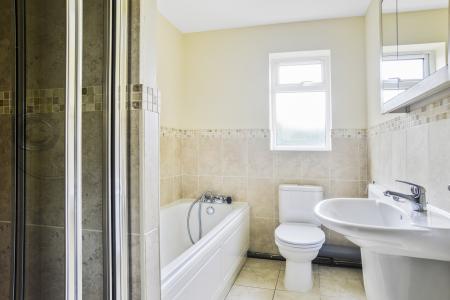 5 bedroom Semi-detached house to let in South Road, Bisley, GU24