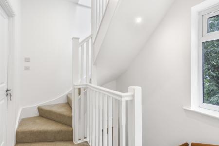 1 bedroom House share to let in Ashenden Road, Guildford, GU2