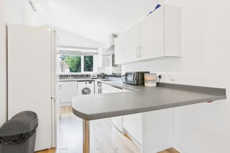 1 bedroom House share to let in Ashenden Road, Guildford, GU2