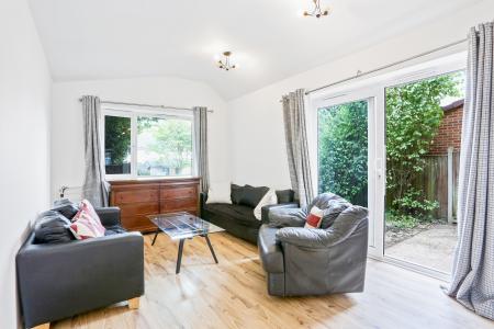 1 bedroom House share to let in Ashenden Road, Guildford, GU2