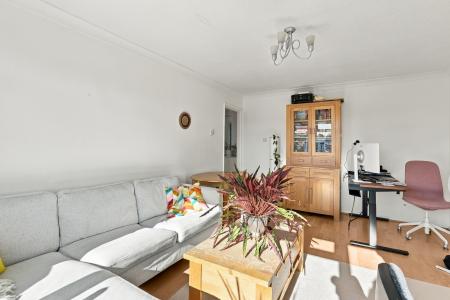 1 bedroom Flat for sale in Stratton Court, Worplesdon Rd, Stoughton, Guildford, GU2