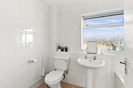 1 bedroom Flat for sale in Stratton Court, Worplesdon Rd, Stoughton, Guildford, GU2
