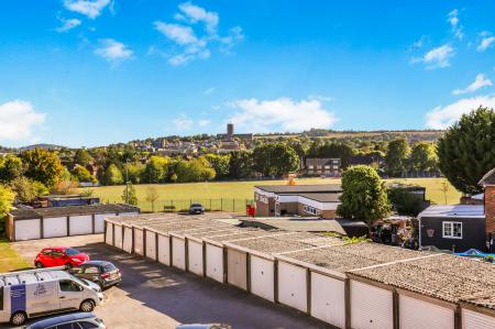 1 bedroom Flat for sale in Stratton Court, Worplesdon Rd, Stoughton, Guildford, GU2
