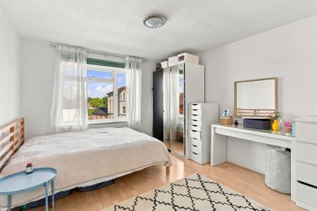 1 bedroom Flat for sale in Stratton Court, Worplesdon Rd, Stoughton, Guildford, GU2