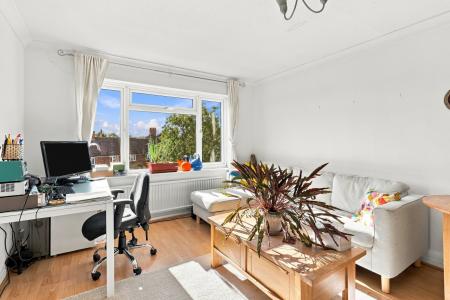 1 bedroom Flat for sale in Stratton Court, Worplesdon Rd, Stoughton, Guildford, GU2