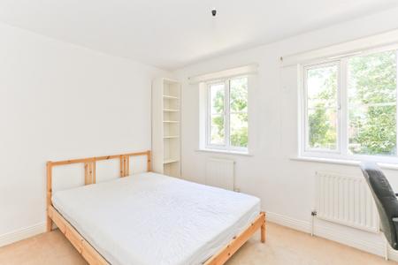 4 bedroom Terraced House to let in St Mary`s Way, Guildford, GU2