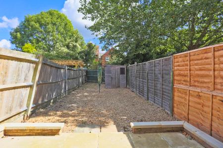 4 bedroom Terraced House to let in St Mary`s Way, Guildford, GU2