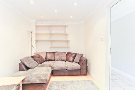 4 bedroom Terraced House to let in St Mary`s Way, Guildford, GU2