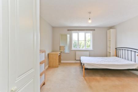4 bedroom Terraced House to let in St Mary`s Way, Guildford, GU2
