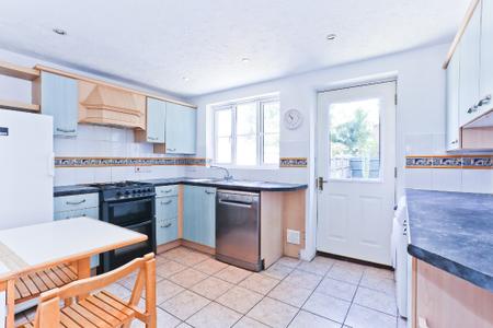 4 bedroom Terraced House to let in St Mary`s Way, Guildford, GU2