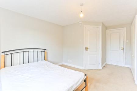4 bedroom Terraced House to let in St Mary`s Way, Guildford, GU2