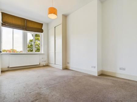 2 bedroom Flat to let in Clarence Drive, Harrogate, HG1