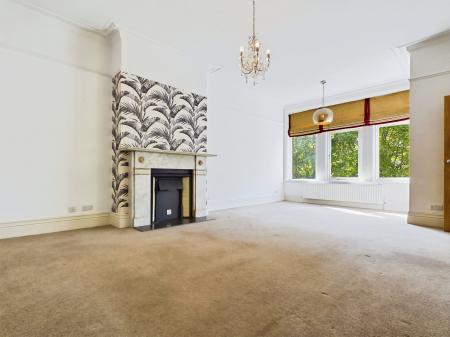 2 bedroom Flat to let in Clarence Drive, Harrogate, HG1
