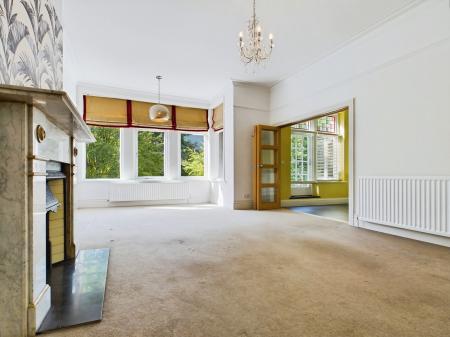 2 bedroom Flat to let in Clarence Drive, Harrogate, HG1