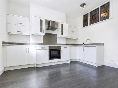 2 bedroom Flat to let in Clarence Drive, Harrogate, HG1