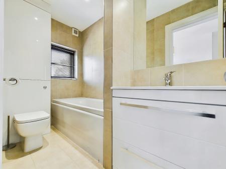 2 bedroom Flat to let in Clarence Drive, Harrogate, HG1