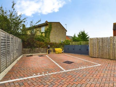 2 bedroom Flat to let in Ripon Road, Killinghall, HG3