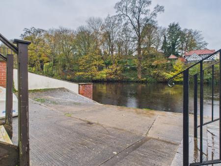 2 bedroom Apartment to let in Waterside, Knaresborough, HG5