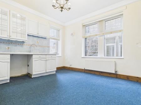 2 bedroom Flat to let in Spring Grove, Harrogate, HG1