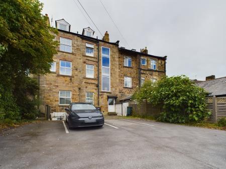 2 bedroom Flat to let in Devonshire Place, Harrogate, HG1