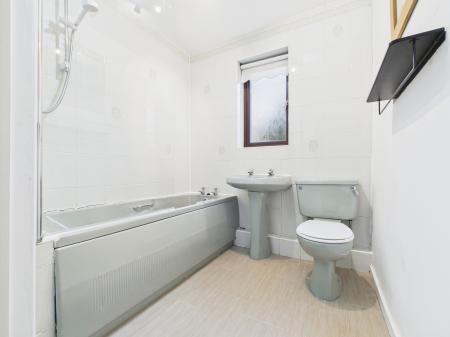 2 bedroom Ground floor flat to let in Oakdale Glen, Harrogate, HG1