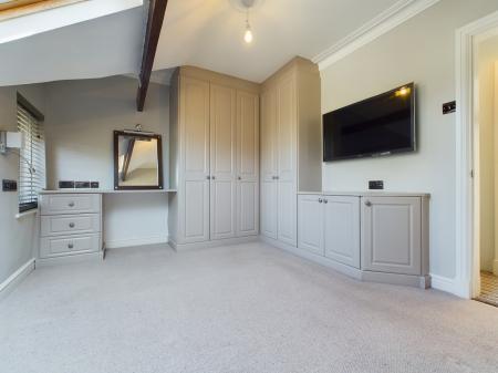4 bedroom Town house to let in Strawberry Dale Avenue, Harrogate, HG1