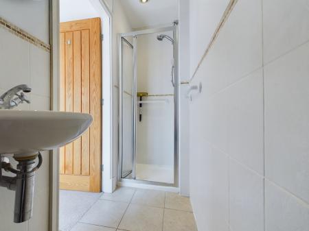 4 bedroom Town house to let in Strawberry Dale Avenue, Harrogate, HG1