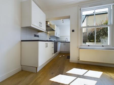 4 bedroom Town house to let in Strawberry Dale Avenue, Harrogate, HG1