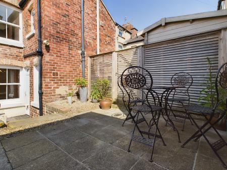 4 bedroom Town house to let in Strawberry Dale Avenue, Harrogate, HG1