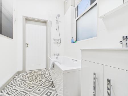 1 bedroom Flat to let in Leeds Road, Harrogate, HG2