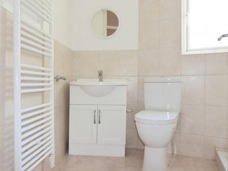 2 bedroom Flat to let in Queens Close, Lancaster Road, Harrogate, HG2