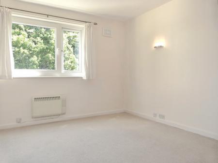 2 bedroom Flat to let in Queens Close, Lancaster Road, Harrogate, HG2
