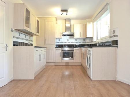 2 bedroom Flat to let in Queens Close, Lancaster Road, Harrogate, HG2