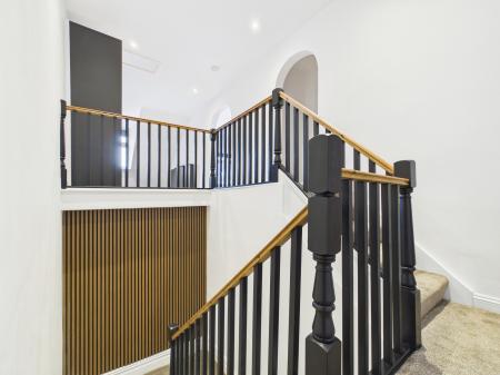 2 bedroom Flat to let in Harlow Moor Drive, Harrogate, HG2