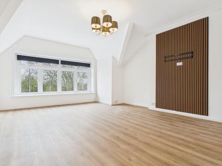 2 bedroom Flat to let in Harlow Moor Drive, Harrogate, HG2