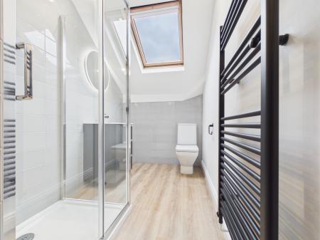 2 bedroom Flat to let in Harlow Moor Drive, Harrogate, HG2