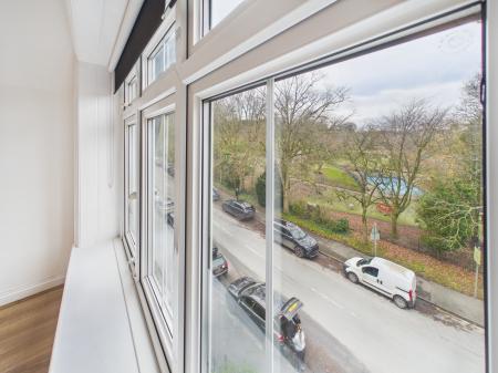 2 bedroom Flat to let in Harlow Moor Drive, Harrogate, HG2