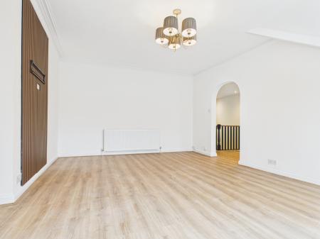 2 bedroom Flat to let in Harlow Moor Drive, Harrogate, HG2