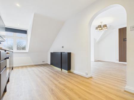 2 bedroom Flat to let in Harlow Moor Drive, Harrogate, HG2