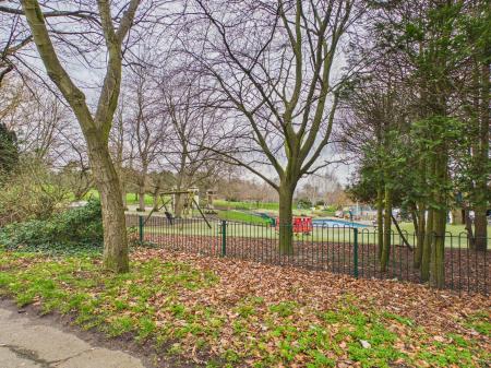 2 bedroom Flat to let in Harlow Moor Drive, Harrogate, HG2