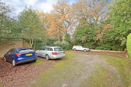 2 bedroom Flat to let in Kent Road, Harrogate, HG1