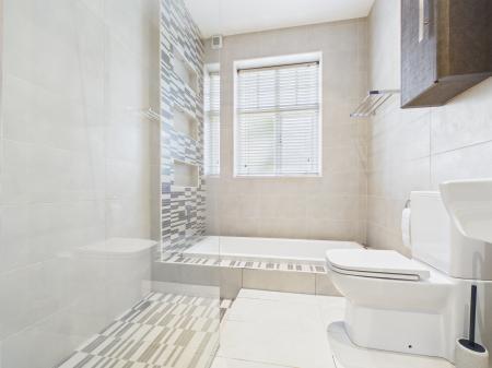 2 bedroom Flat to let in Kent Road, Harrogate, HG1